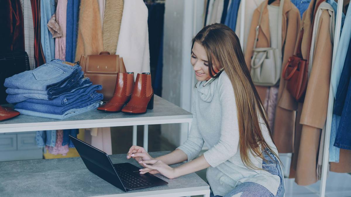 Fashion blog directory showing curated Bloomingdale's wellness apparel picks with fabric details and user reviews