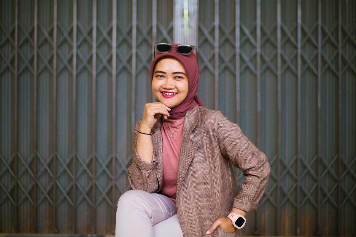 Modest fashion trends at Bloomingdale’s Style Central showing accessorized outfits with scarves and belts